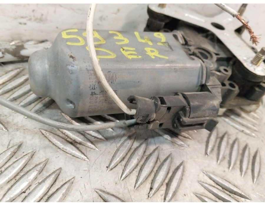 Recambio de elevalunas delantero derecho para renault master ii furgoneta (fd) 1.9 dci 80 referencia OEM IAM 0850212  