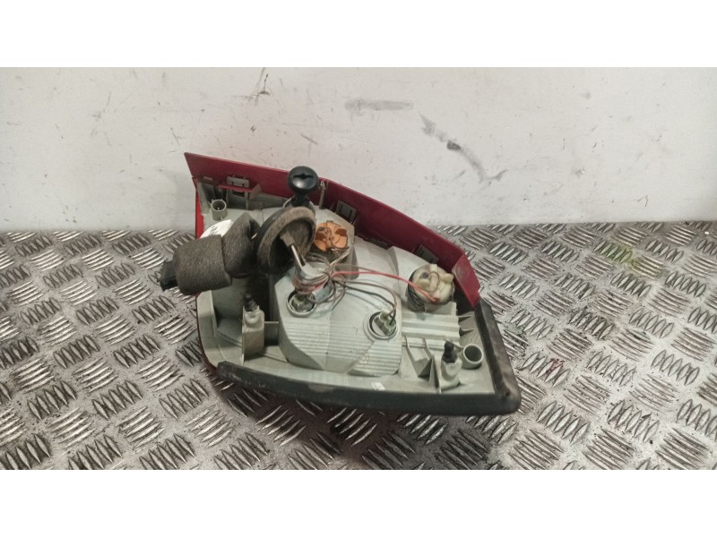Recambio de piloto trasero izquierdo para skoda fabia ii (542) 1.2 tsi referencia OEM IAM 5J6945111A  