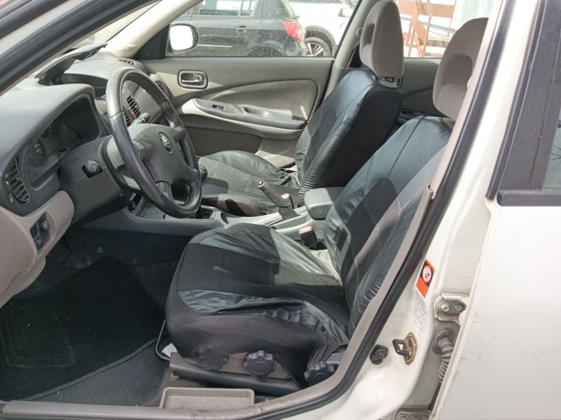 nissan almera ii hatchback (n16) del año 2001