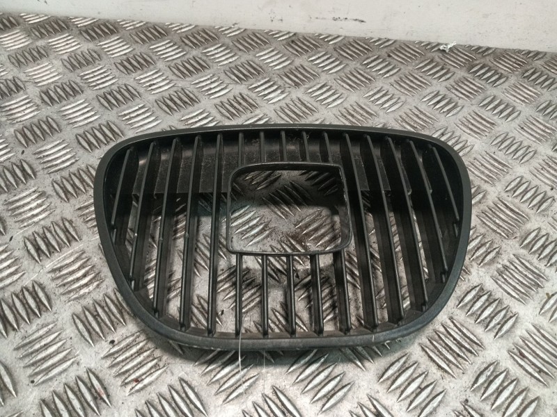Recambio de rejilla paragolpes delantero para seat ibiza iii (6l1) 1.9 tdi referencia OEM IAM 6L853654  