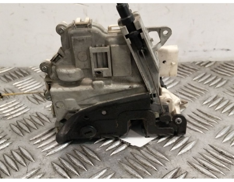 Recambio de cerradura puerta trasera izquierda para seat altea xl (5p5, 5p8) 1.6 tdi referencia OEM IAM 7L0839015D  