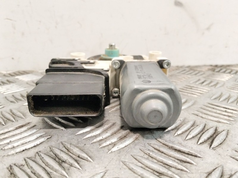 Recambio de motor elevalunas trasero derecho para volkswagen golf vi (5k1) 1.6 tdi referencia OEM IAM 5K0959704C  