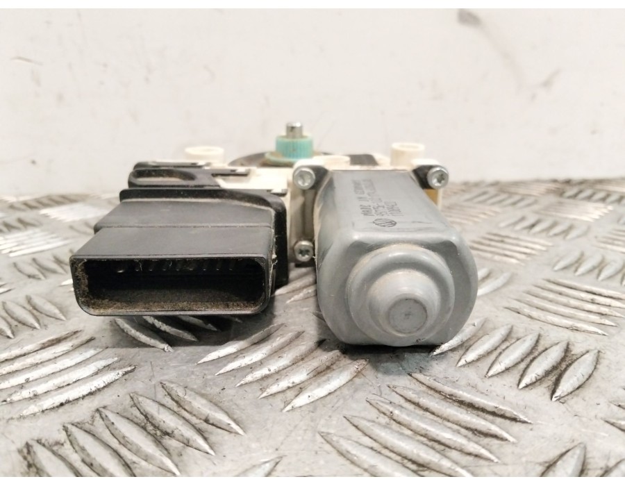 Recambio de motor elevalunas trasero derecho para volkswagen golf vi (5k1) 1.6 tdi referencia OEM IAM 5K0959704C  