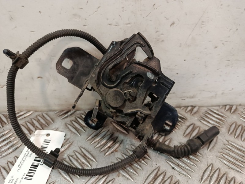 Recambio de cerradura capot para volkswagen golf iv (1j1) 1.9 tdi referencia OEM IAM 1J0823509  