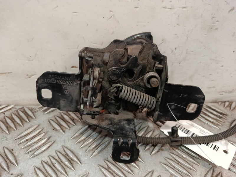 Recambio de cerradura capot para volkswagen golf iv (1j1) 1.9 tdi referencia OEM IAM 1J0823509  