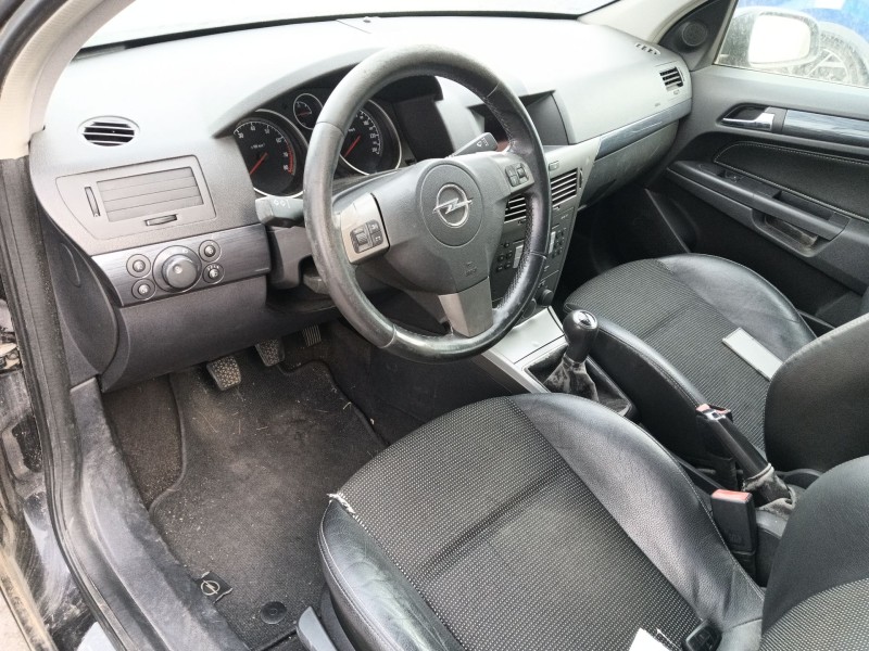 opel astra h (a04) del año 2004