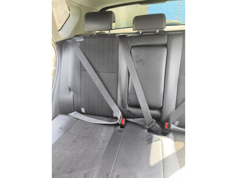 Recambio de cinturon seguridad trasero central para toyota auris (_e18_) 1.6 (zre181_, zre185_) referencia OEM IAM 7335002140C1 