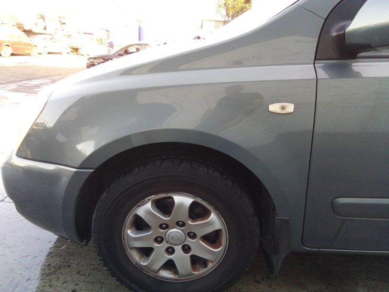 Recambio de aleta delantera izquierda para kia carnival 2.9 crdi cat referencia OEM IAM 0K52Y52211  
