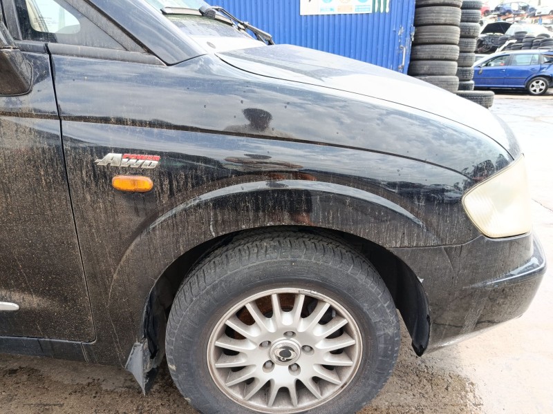 Recambio de aleta delantera derecha para ssangyong rodius referencia OEM IAM 5181121000  