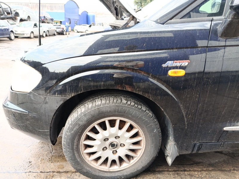 Recambio de aleta delantera izquierda para ssangyong rodius referencia OEM IAM 5181121000  
