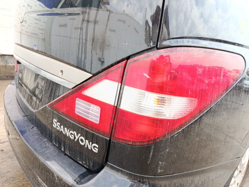 Recambio de piloto trasero derecho para ssangyong rodius referencia OEM IAM 8360221  