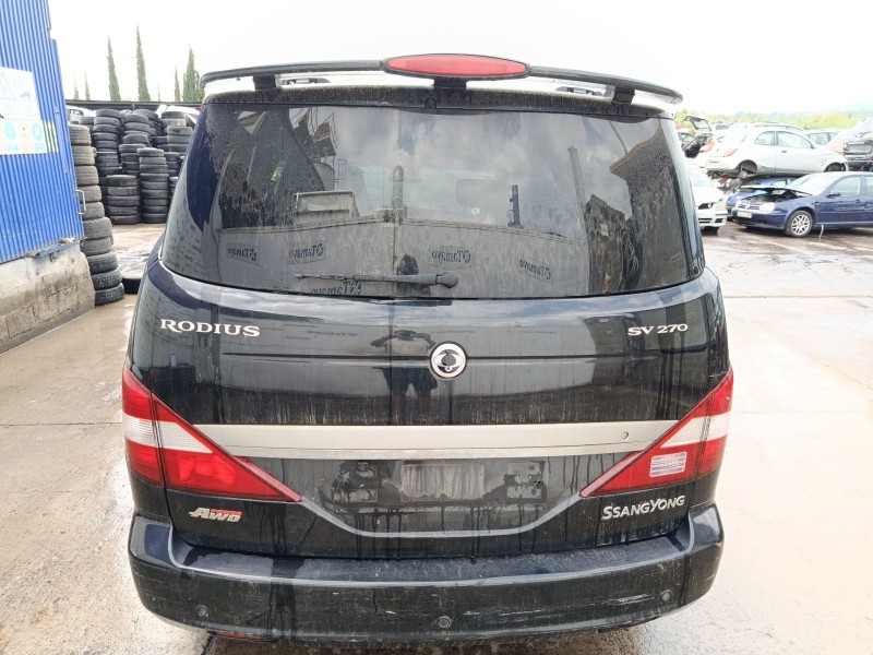 Recambio de porton trasero para ssangyong rodius referencia OEM IAM 6401121101  