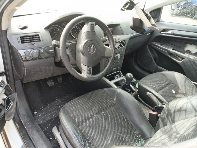 opel astra h gtc (a04) del año 2006