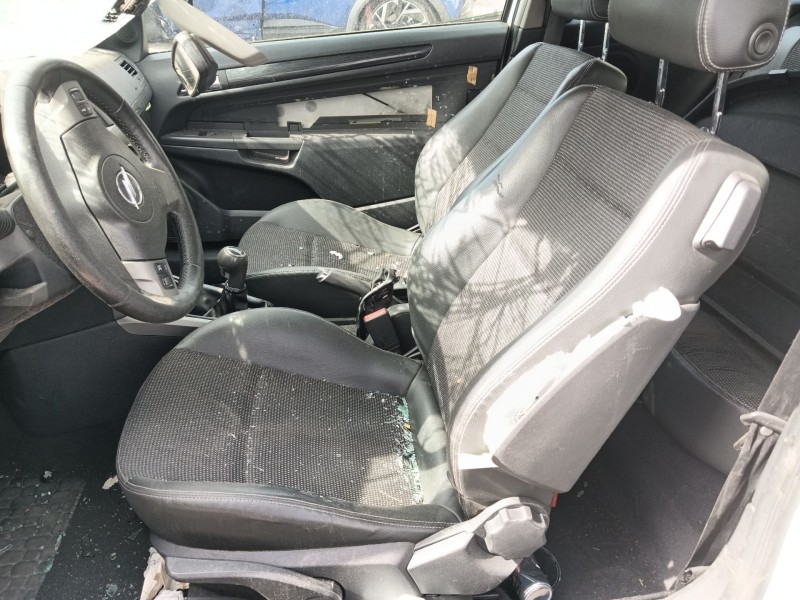 opel astra h gtc (a04) del año 2006