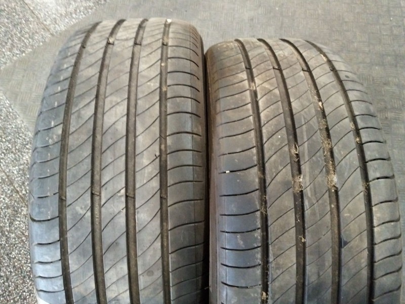 Recambio de neumatico pareja para neumatico neumatico ocasion referencia OEM IAM 215/50/R18 92W MICHELIN 
