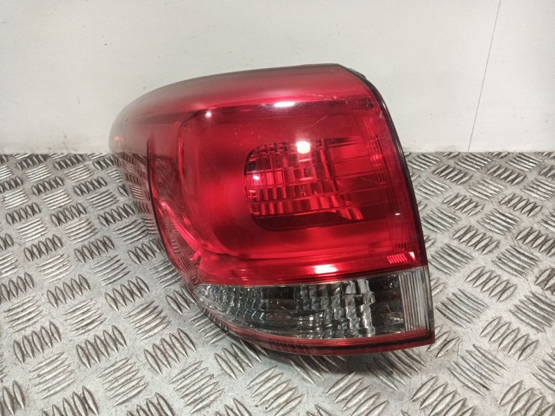 Recambio de piloto trasero izquierdo para kia carens iv 1.7 crdi referencia OEM IAM 92401A4010  