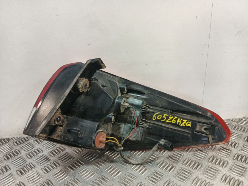 Recambio de piloto trasero izquierdo para kia carens iv 1.7 crdi referencia OEM IAM 92401A4010  