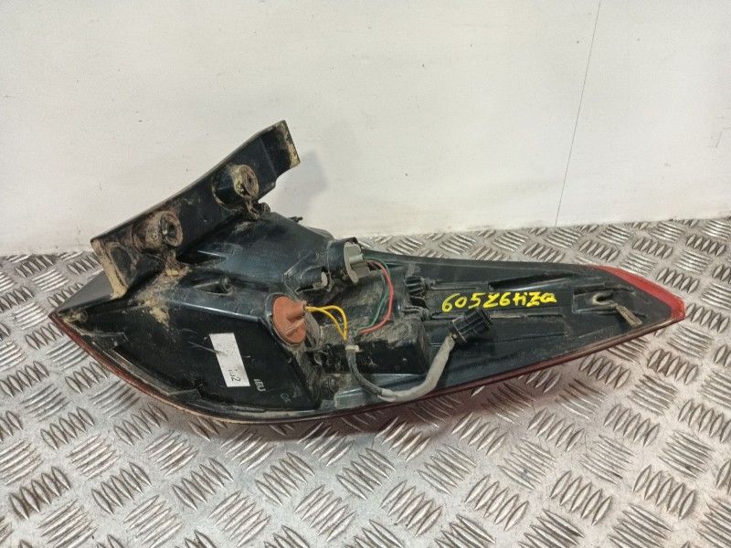 Recambio de piloto trasero izquierdo para kia carens iv 1.7 crdi referencia OEM IAM 92401A4010  