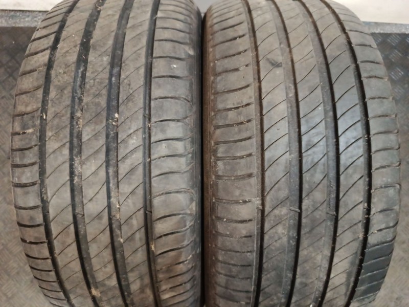 Recambio de neumatico pareja para neumatico neumatico ocasion referencia OEM IAM 235/45/R17 MICHELIN 