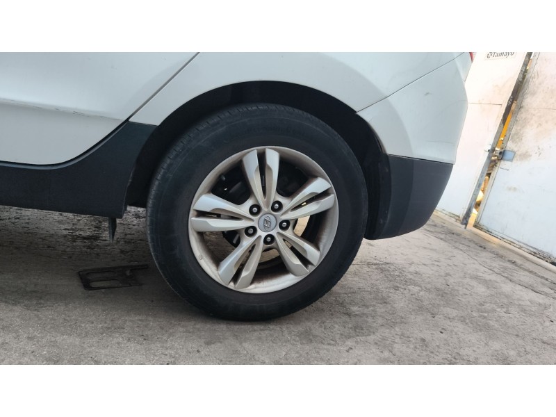 Recambio de paso de rueda trasero izquierdo para hyundai ix35 (lm, el, elh) 1.6 referencia OEM IAM 868232Y000  