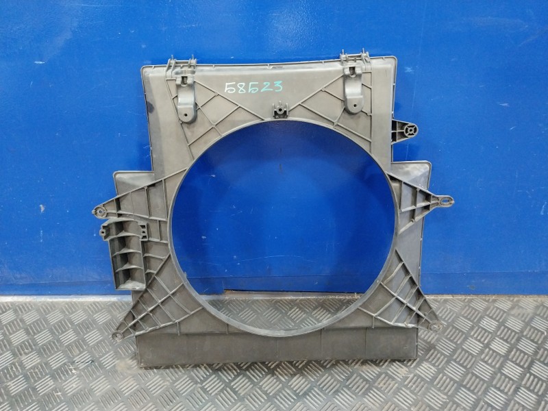 Recambio de calandra delantera de radiador para iveco 35s12 2.3 referencia OEM IAM 812600500  