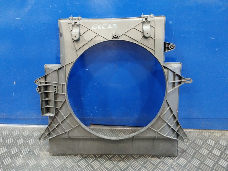 Recambio de calandra delantera de radiador para iveco 35s12 2.3 referencia OEM IAM 812600500  