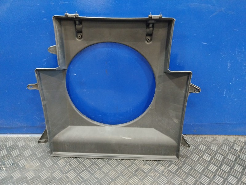 Recambio de calandra delantera de radiador para iveco 35s12 2.3 referencia OEM IAM 812600500  