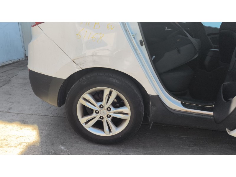 Recambio de paso de rueda trasero derecho para hyundai ix35 (lm, el, elh) 1.6 referencia OEM IAM 868242Y0030  