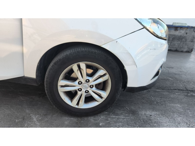 Recambio de paso de rueda delantero derecho para hyundai ix35 (lm, el, elh) 1.6 referencia OEM IAM 868142Y000  