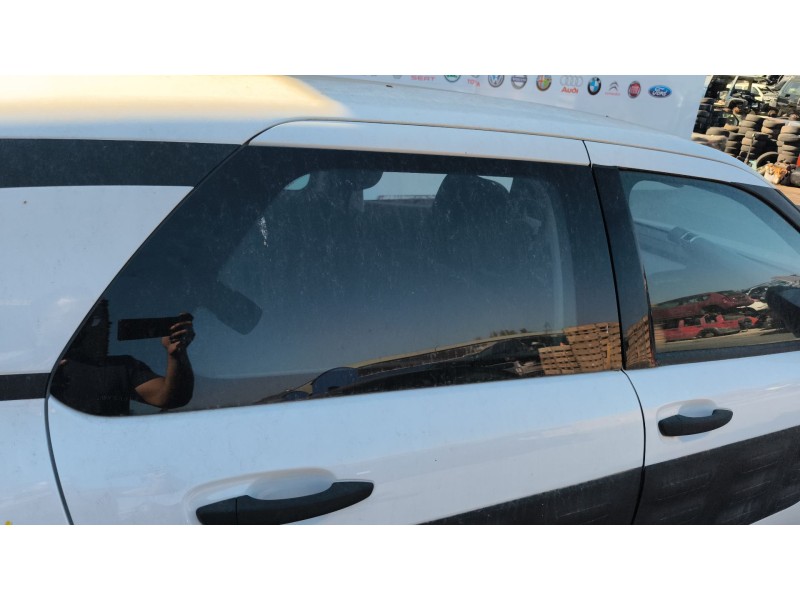 Recambio de luna trasera derecha para citroën c4 cactus 1.2 vti 82 referencia OEM IAM 9827623880  