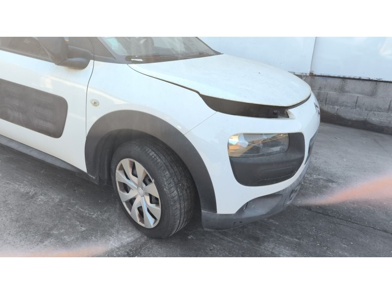 Recambio de aleta delantera derecha para citroën c4 cactus 1.2 vti 82 referencia OEM IAM 9801112080  