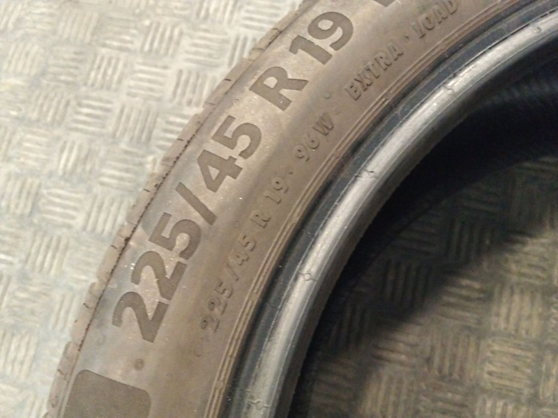 Recambio de neumatico ocasión para neumatico neumatico ocasion referencia OEM IAM 225/45/R19 96W CONTINENTAL 