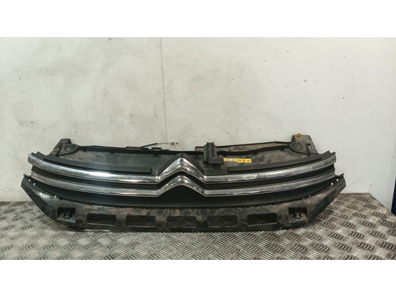 Recambio de rejilla paragolpes delantero para citroën c3 iii (sx) 1.2 thp 110 referencia OEM IAM 9812063477  