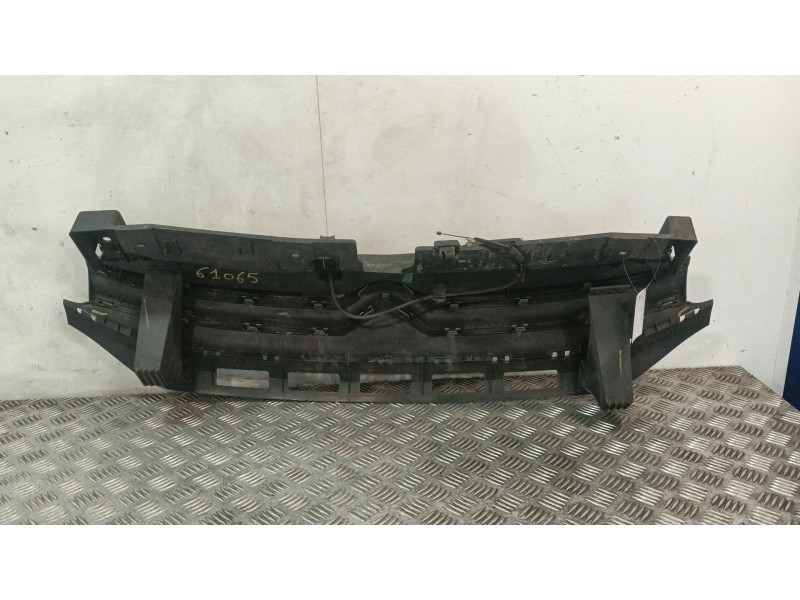 Recambio de rejilla paragolpes delantero para citroën c3 iii (sx) 1.2 thp 110 referencia OEM IAM 9812063477  