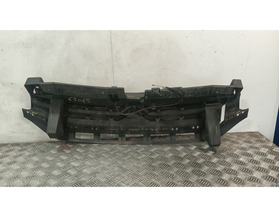 Recambio de rejilla paragolpes delantero para citroën c3 iii (sx) 1.2 thp 110 referencia OEM IAM 9812063477  