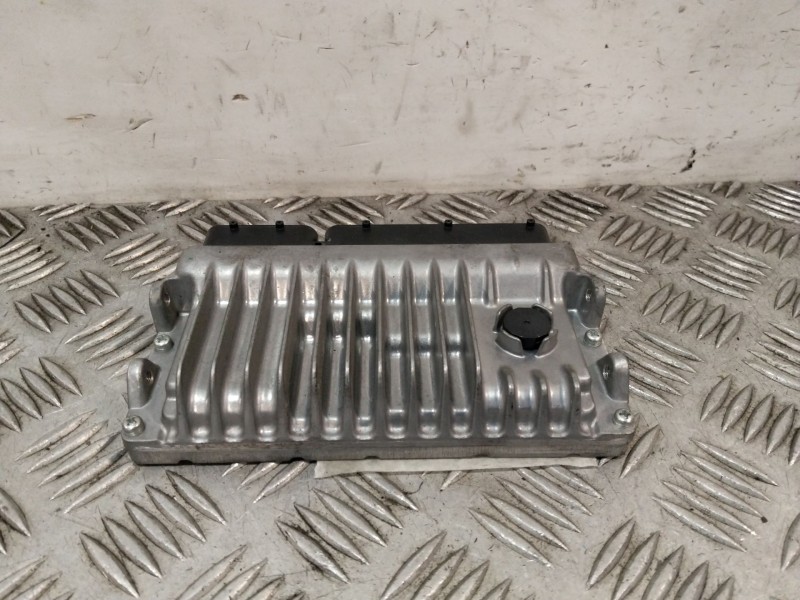 Recambio de centralita motor uce para toyota auris (_e18_) 1.6 (zre181_, zre185_) referencia OEM IAM 896610Z840  