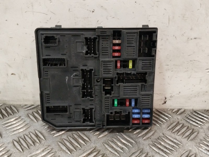 Recambio de caja reles / fusibles para nissan qashqai ii (j11, j11_) 1.7 dci referencia OEM IAM 5CH811F03  