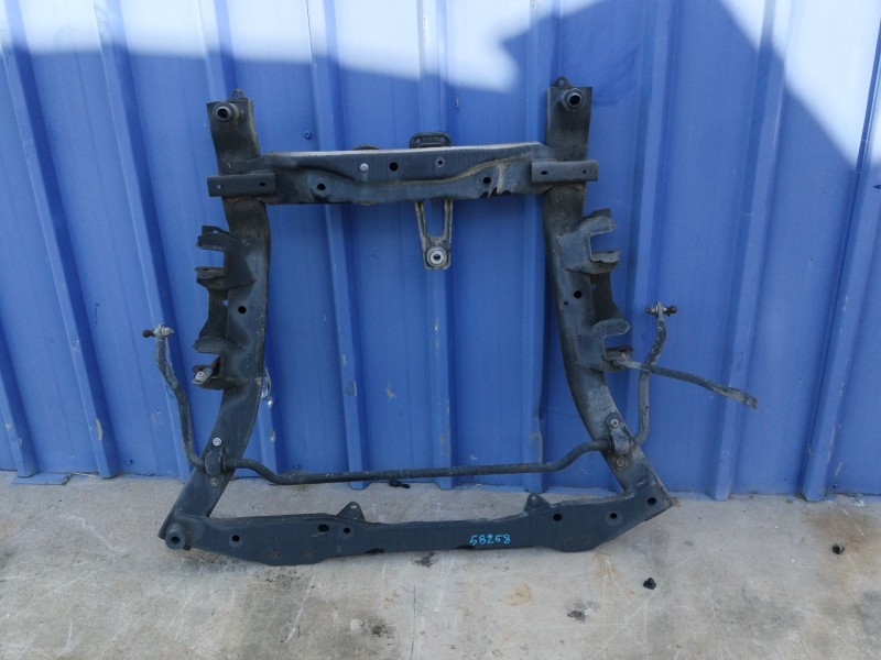 Recambio de puente delantero para dacia duster referencia OEM IAM 544018731R  
