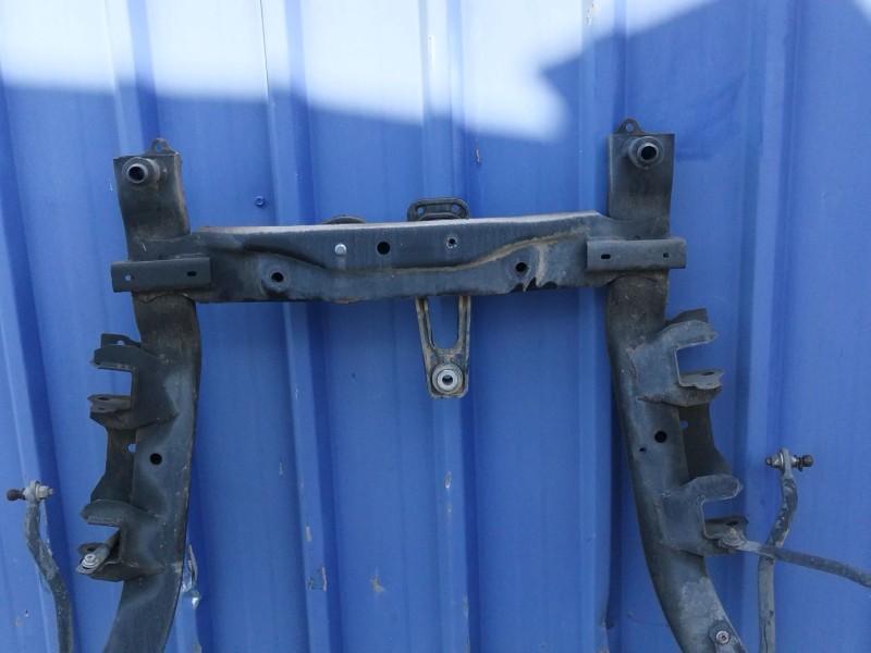 Recambio de puente delantero para dacia duster referencia OEM IAM 544018731R  