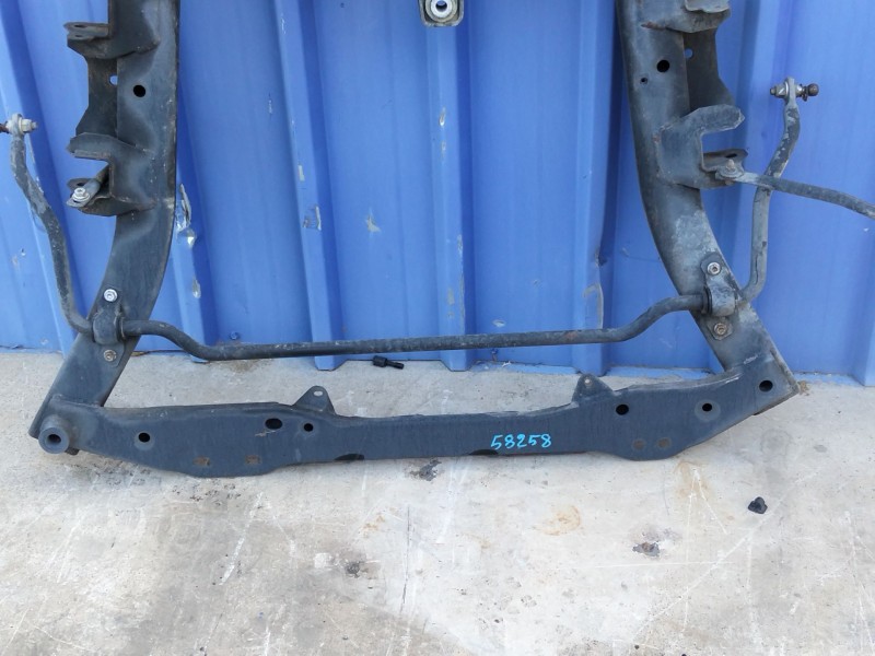 Recambio de puente delantero para dacia duster referencia OEM IAM 544018731R  