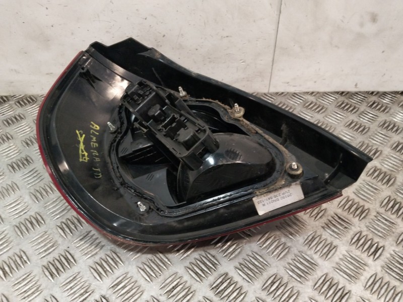 Recambio de piloto trasero derecho para nissan almera ii hatchback (n16) 1.5 dci referencia OEM IAM 26550BN011R  