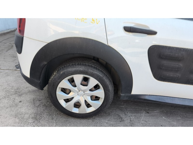 Recambio de aletin trasero derecho para citroën c4 cactus 1.2 vti 82 referencia OEM IAM 9801554380  