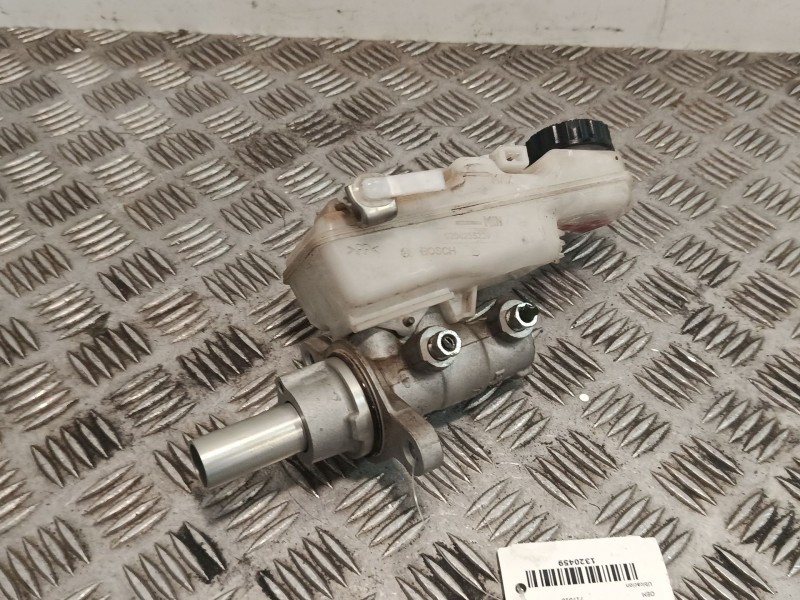 Recambio de bomba freno para toyota auris (_e18_) 1.4 d-4d (nde180_) referencia OEM IAM 717818  
