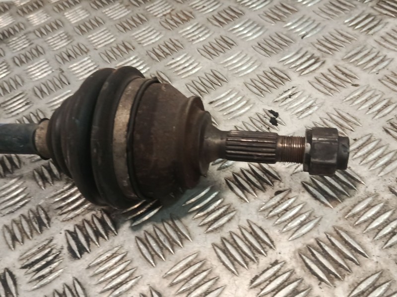 Recambio de transmision delantera izquierda para citroën c4 cactus 1.2 vti 82 referencia OEM IAM 9677476580  