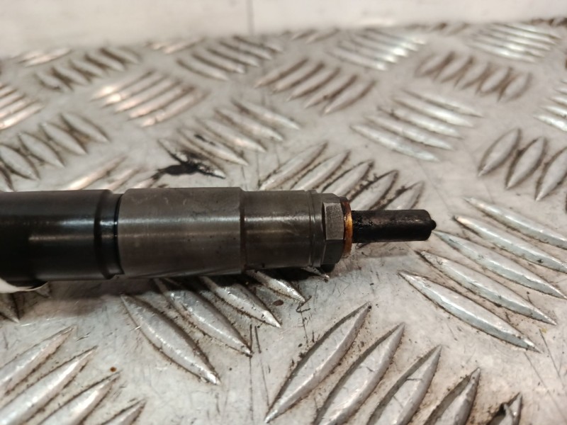 Recambio de inyector para hyundai h350 furgoneta 2.5 crdi referencia OEM IAM 06U03015  