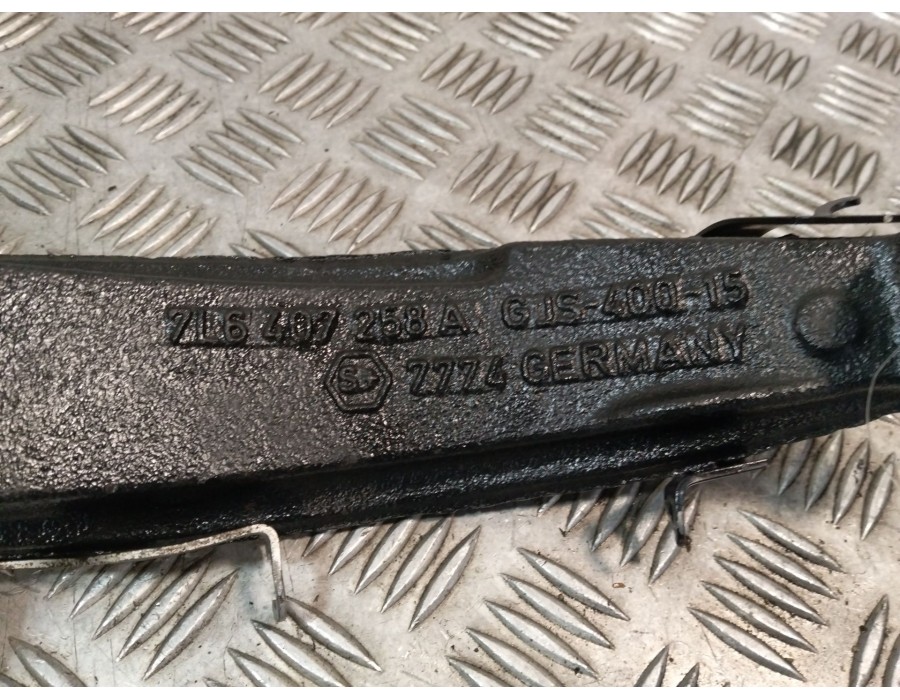 Recambio de mangueta delantera derecha para volkswagen touareg (7la, 7l6, 7l7) 2.5 r5 tdi referencia OEM IAM 7L6407258A  