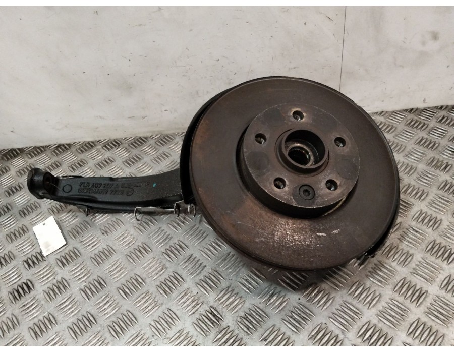 Recambio de mangueta delantera izquierda para volkswagen touareg (7la, 7l6, 7l7) 2.5 r5 tdi referencia OEM IAM 7L6407257A  