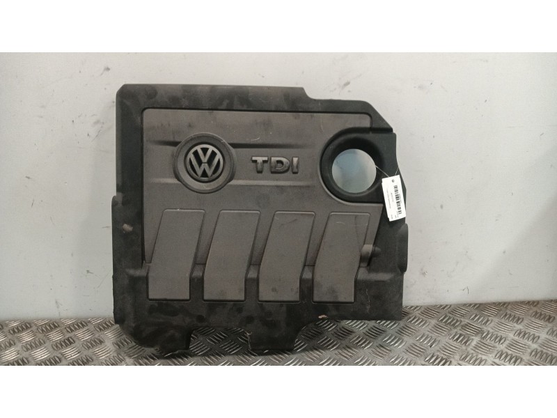 Recambio de tapa motor para volkswagen polo (6r1) referencia OEM IAM 03L103925B  