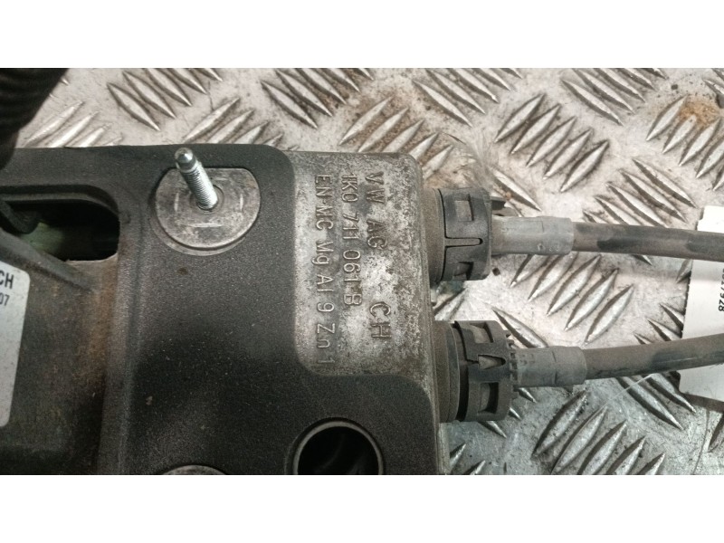 Recambio de palanca cambio para seat leon (1p1) referencia OEM IAM 1K0711061B  