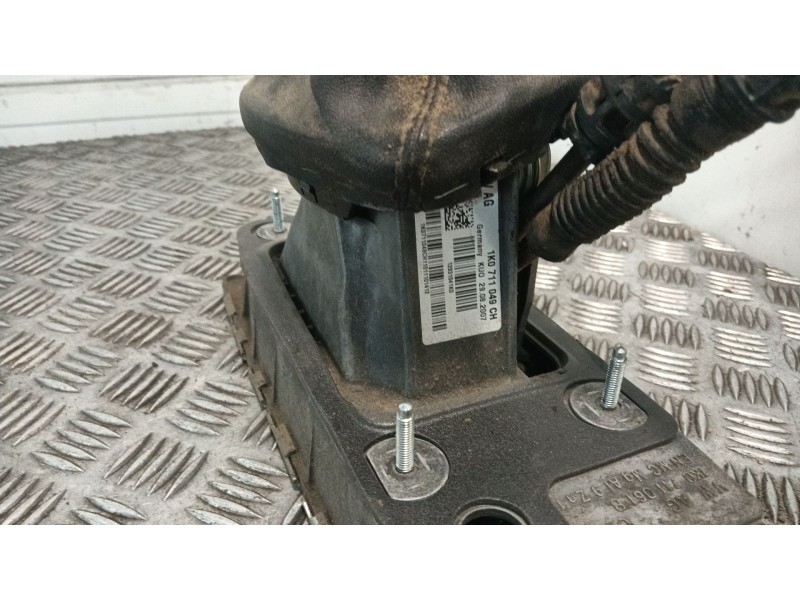 Recambio de palanca cambio para seat leon (1p1) referencia OEM IAM 1K0711061B  
